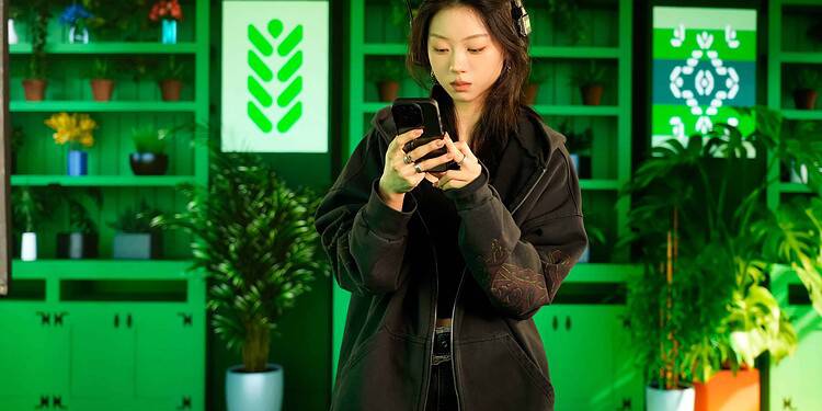 Cindy Kay Kang as she leads WLab’s virtual production for e.l.f. SKIN, overcoming technical challenges and turning creative vision into reality.