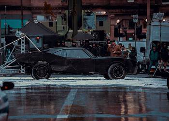 New The Batman: Part II set images and footage show the Batmobile performing stunts in artificial snow during filming in Glasgow.