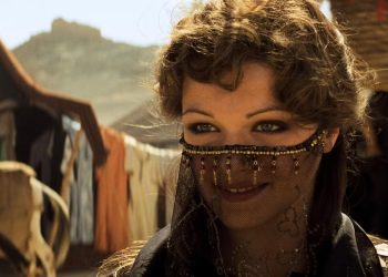 Rachel Weisz returns as Evelyn O’Connell in The Mummy 4, with a first look at her period costume revealed from the London set.